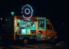 Food-Truck-Illuminated-at-night